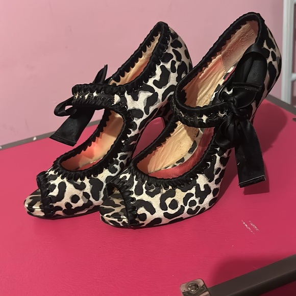 Betsey Johnson black and white heels - Picture 2 of 4